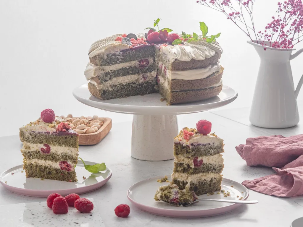 tort matcha pistacja z mailinami