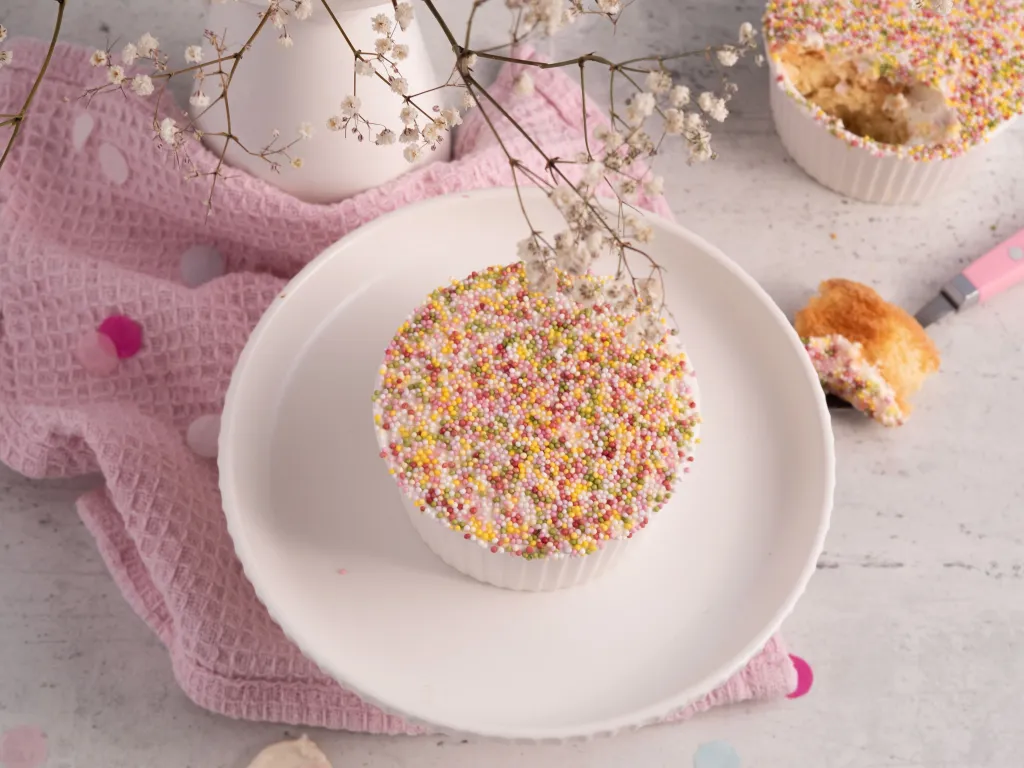 ciasto dot cake w kokilce z posypką