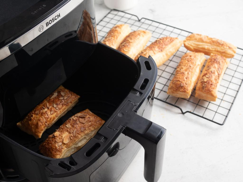 Pieczenie napoleonek z ciasta francuskiego w airfryerze.