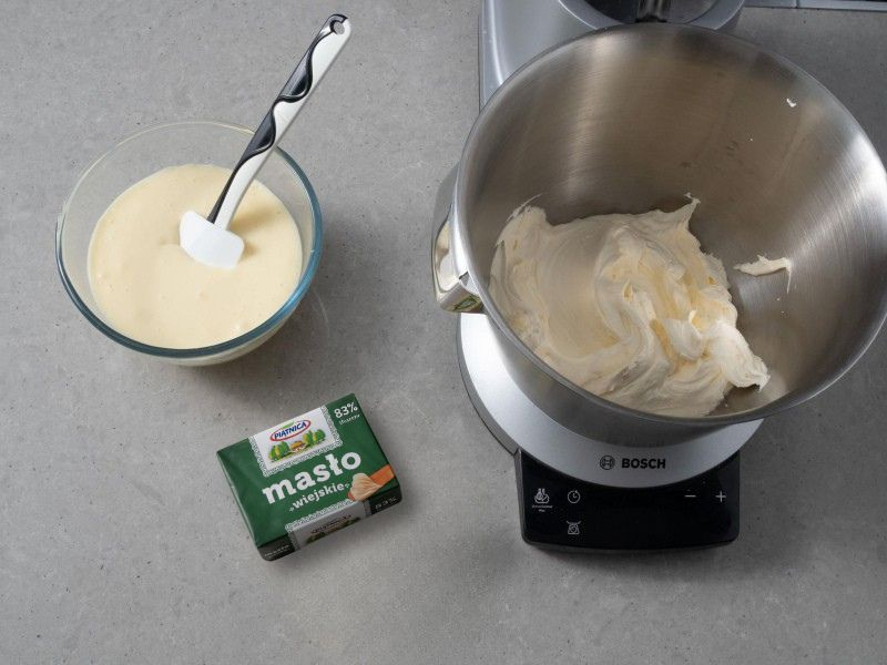 ucieranie budyniu z masłem