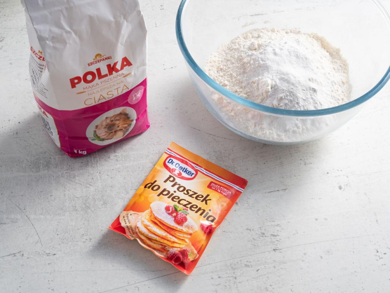 Suche składniki potrzebne do ciasta z cukinii.