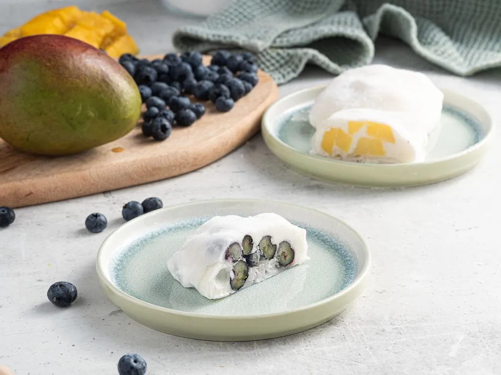 Fit mochi z borówkami i mango w papierze ryżowym - przepis Wszystkiego Słodkiego