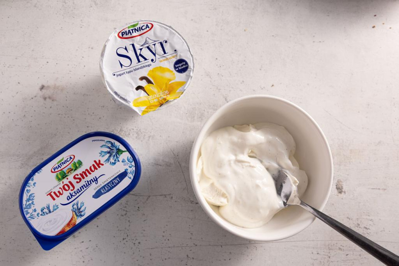 Składniki do proteinowego serka na ciasto.