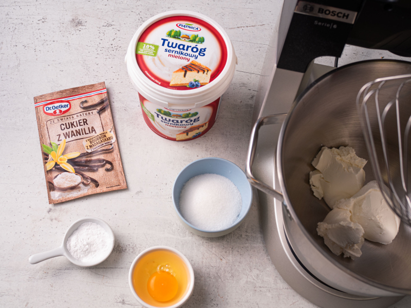 w misie miksera składniki na sernik