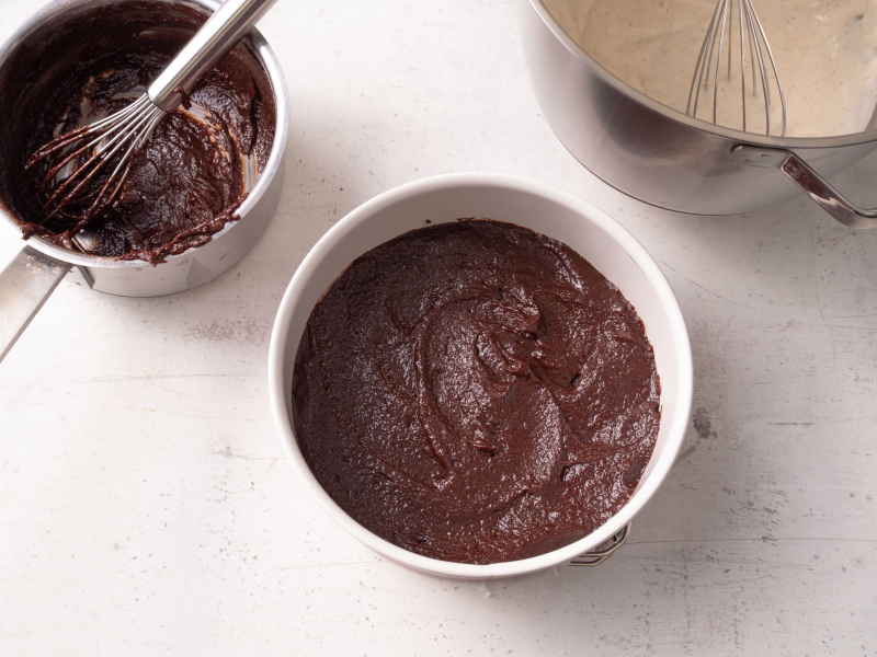 tortownica z masą na brownie